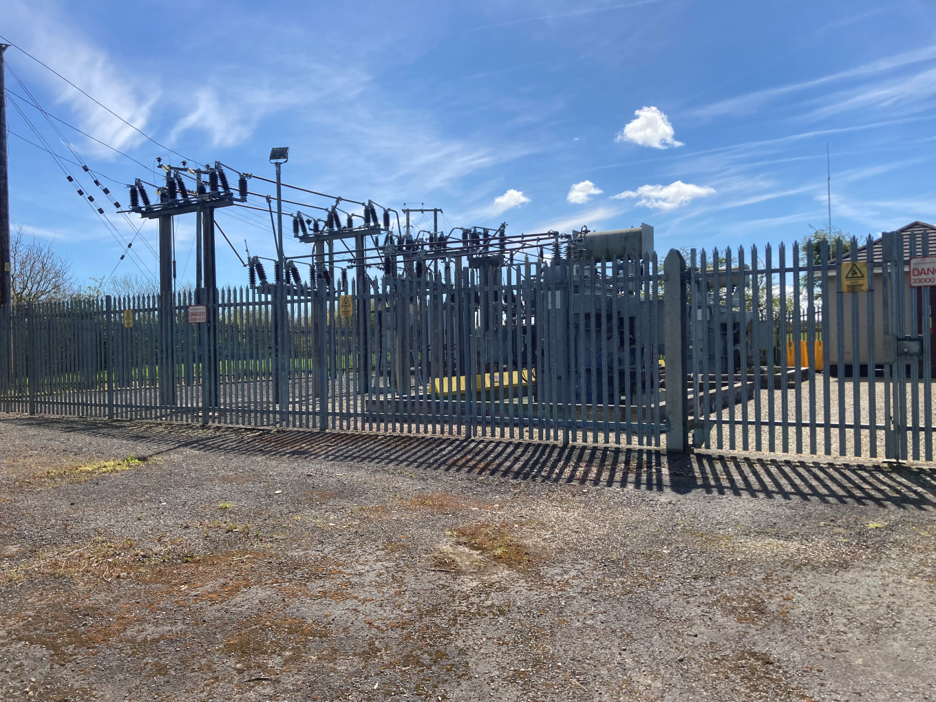 A medium voltage electricity distribution substation